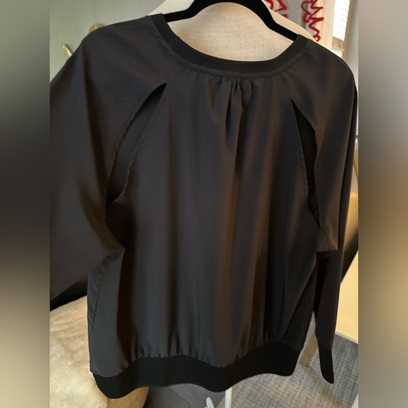 Fabletics black top, size XL - Picture 7 of 10